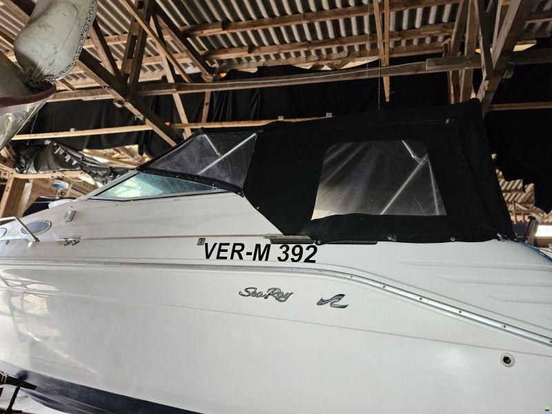 Sea Ray 250 Express Cruiser