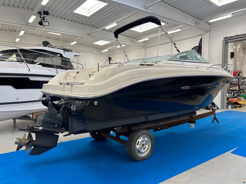 Sea Ray Searay 225 Weekender