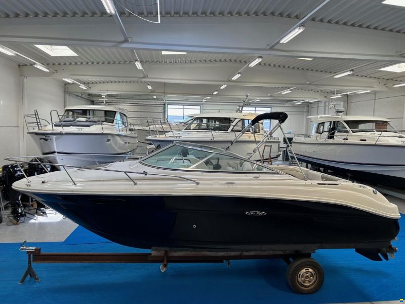 Sea Ray Searay 225 Weekender