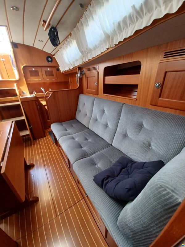 Hallberg-Rassy HR 37