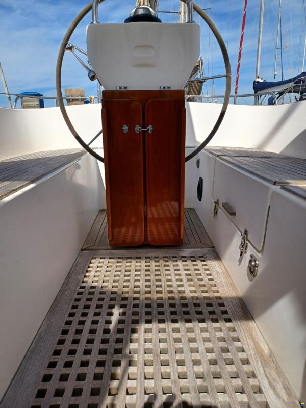 Hallberg-Rassy HR 37