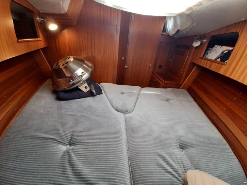 Hallberg-Rassy HR 37