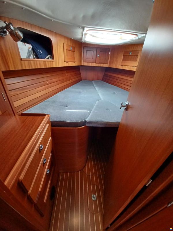 Hallberg-Rassy HR 37