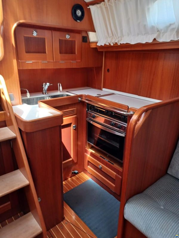 Hallberg-Rassy HR 37