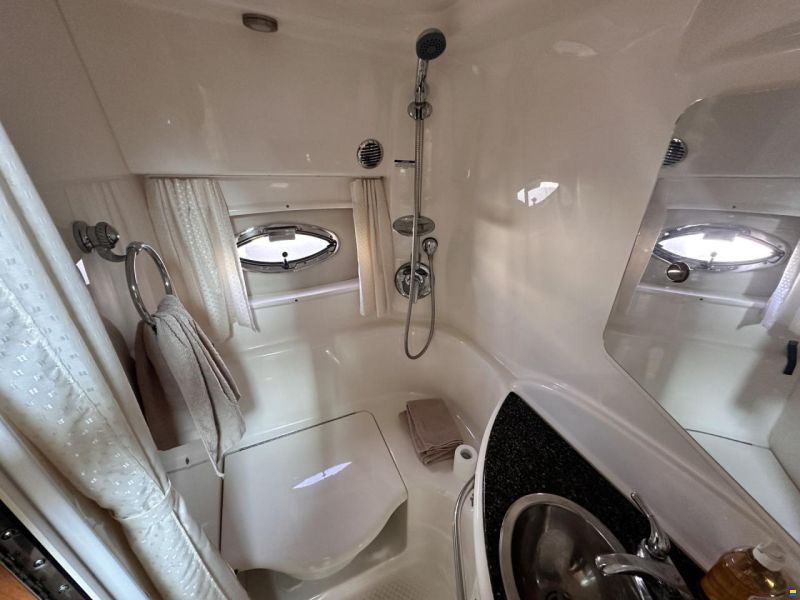 Chaparral 330 Signature