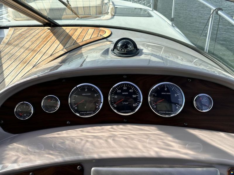 Chaparral 330 Signature