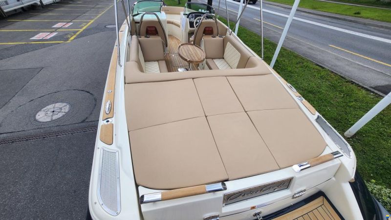 Chris Craft Launch 27