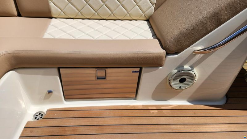 Chris Craft Launch 27