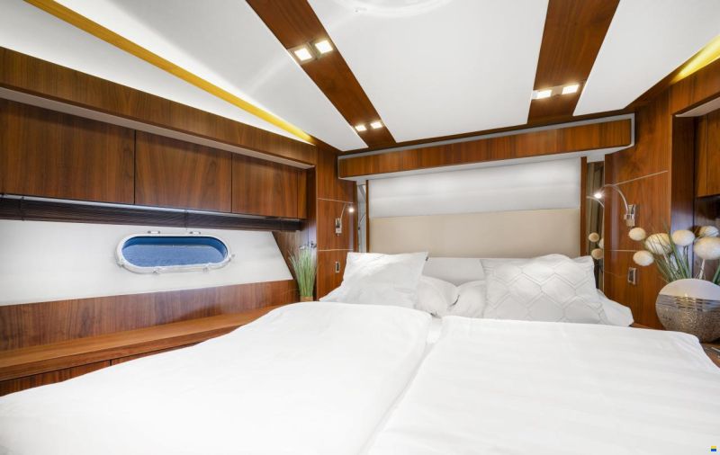 Sunseeker Predator 64