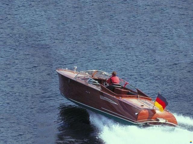Royal Craft Dolvik 32 Runabout