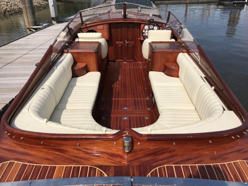 Royal Craft Dolvik 32 Runabout