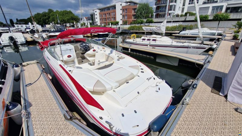 Rinker 246 Captiva Cuddy