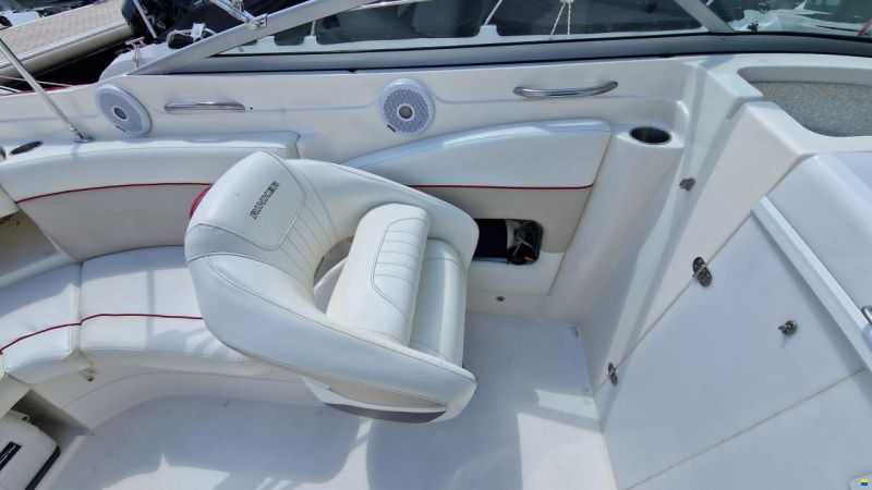 Rinker 246 Captiva Cuddy