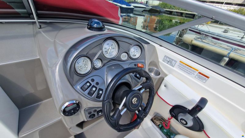Rinker 246 Captiva Cuddy