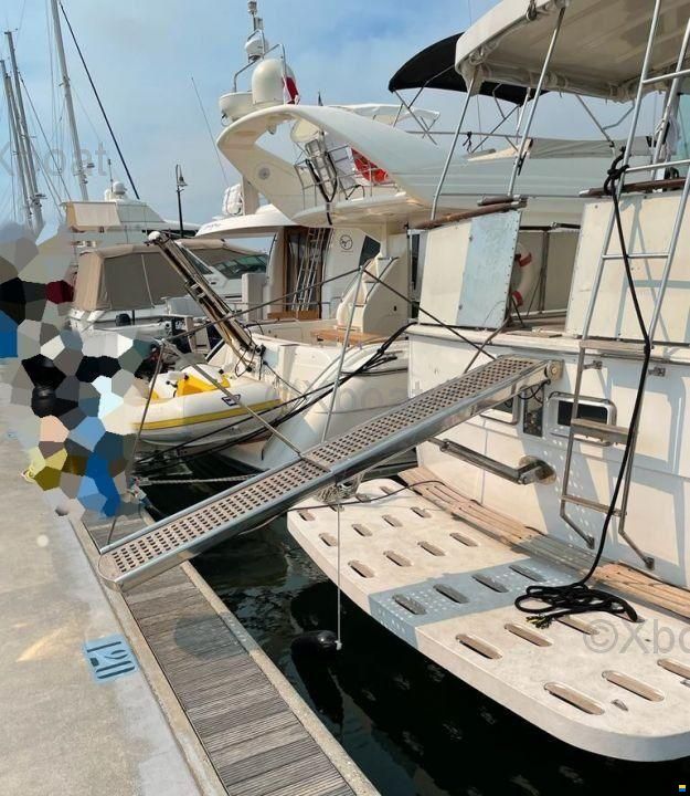 Hatteras 43 DC
