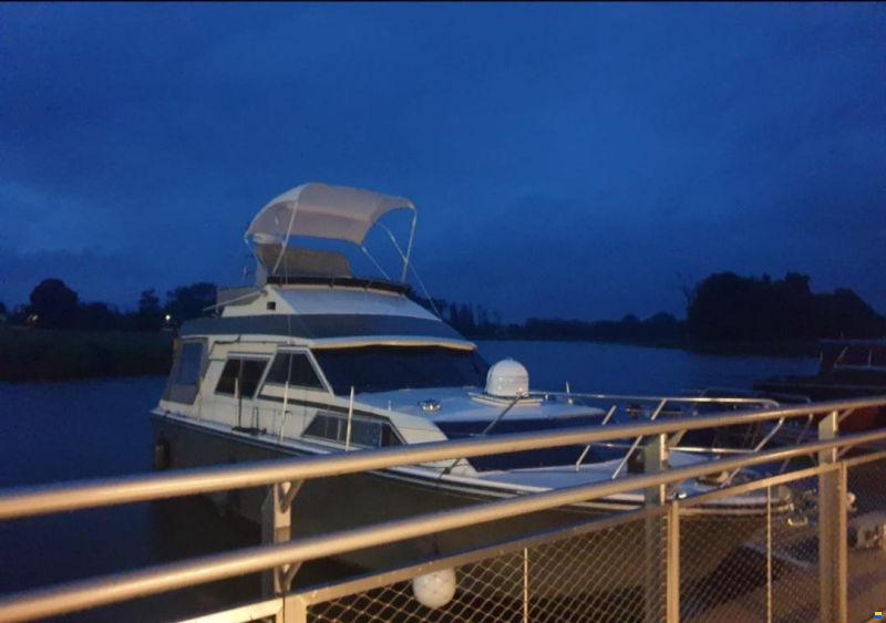 Fairline Sedan 32 Fly