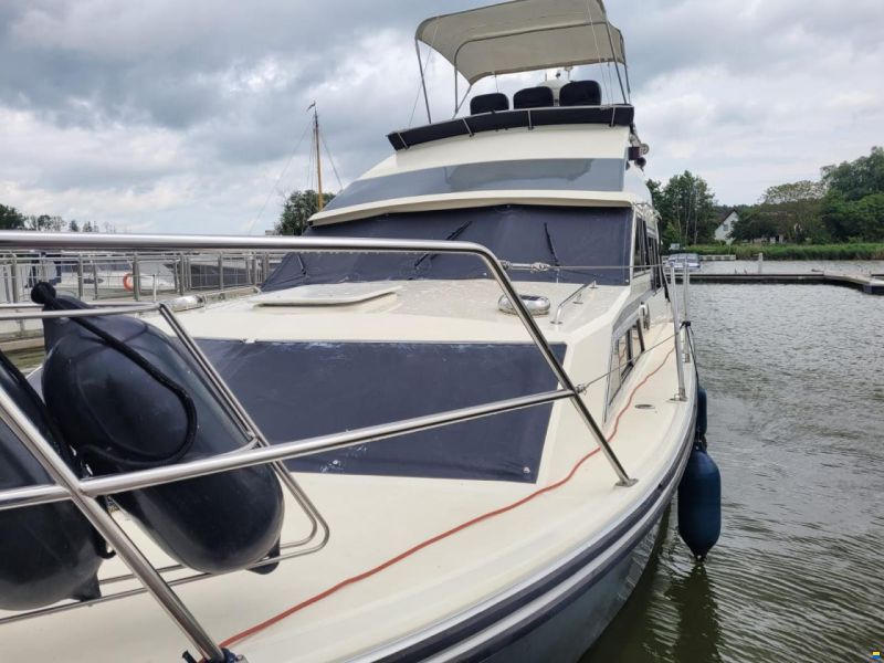 Fairline Sedan 32 Fly