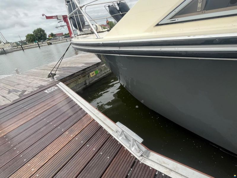 Fairline Sedan 32 Fly