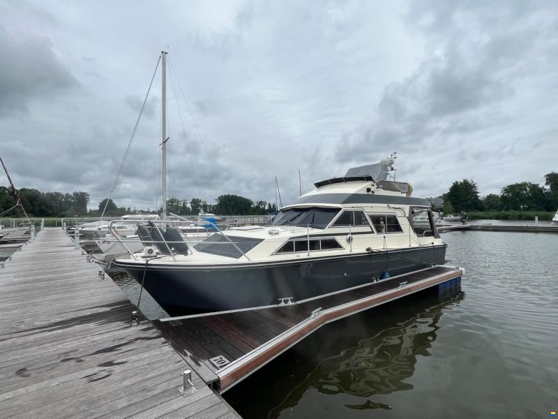 Fairline Sedan 32 Fly