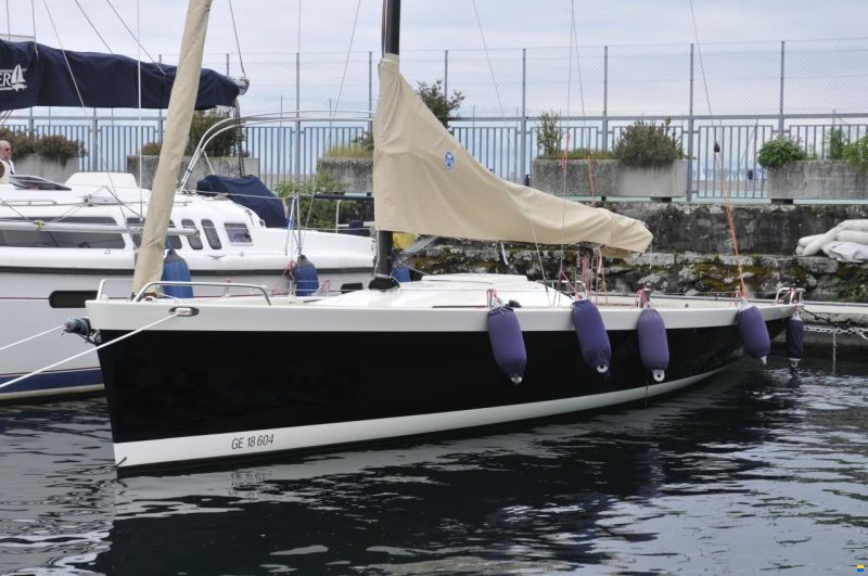 Maxi Dolphin 33 image