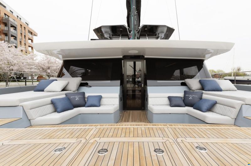 Moon Yacht 60 Sail
