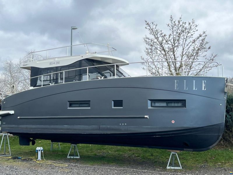 Cobra Futura 36