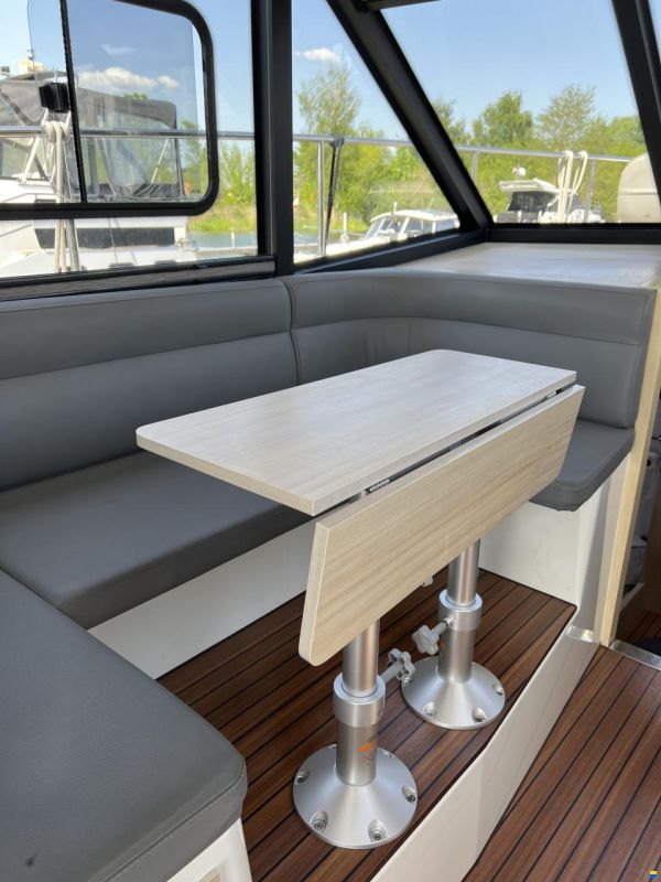 Cobra Futura 36