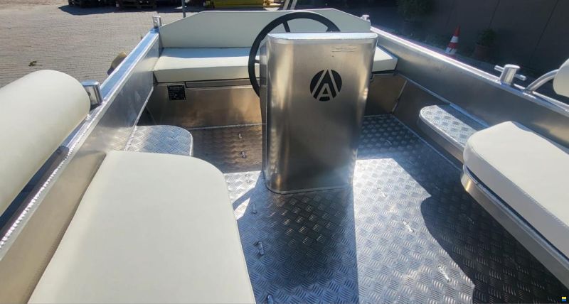 AluShip 550 Tyfoon