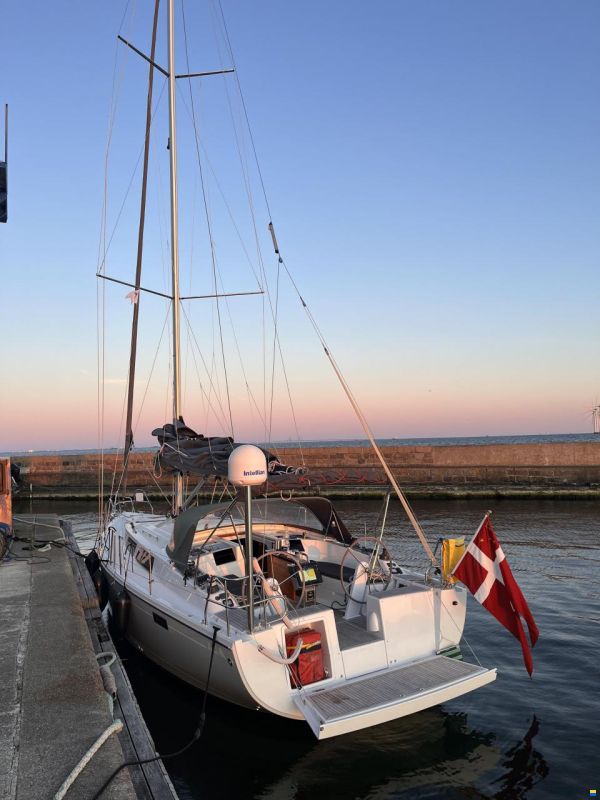 Hanse 385 - 2 cabin image