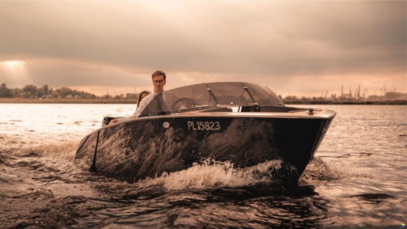 Flying Shark 5.7 Bowrider