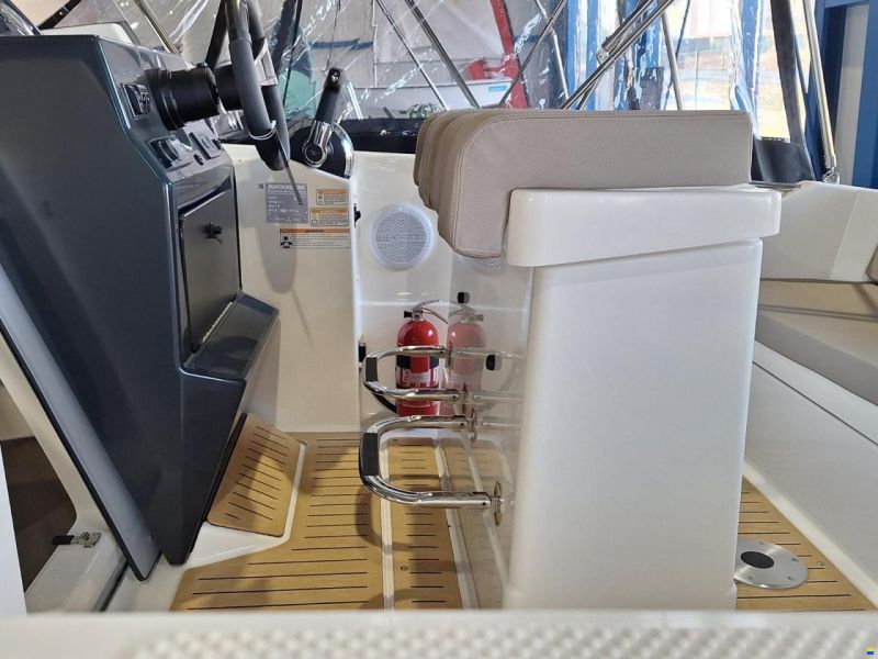 Quicksilver Activ 605 Sundeck