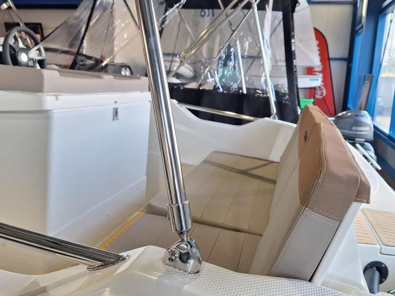 Quicksilver Activ 605 Sundeck
