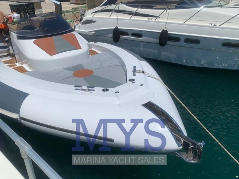 Python yacht C 33