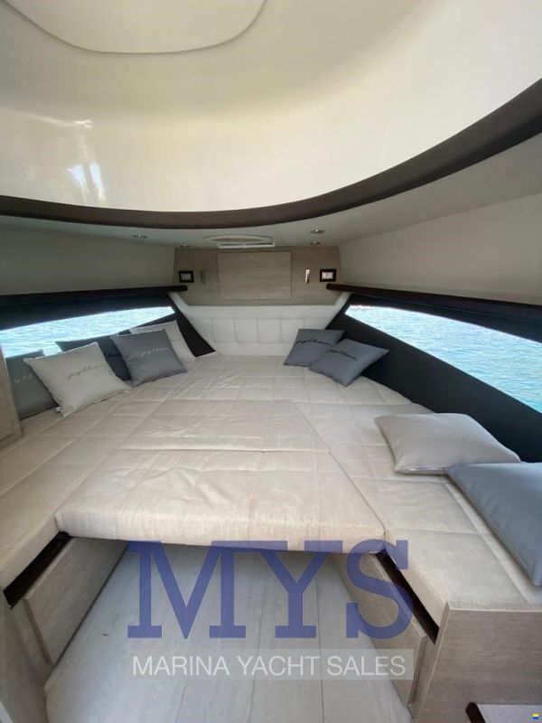 Python yacht C 33