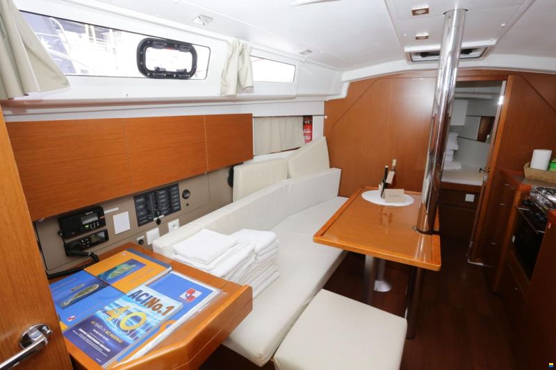 Beneteau Oceanis 35