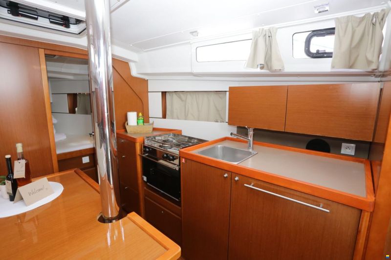 Beneteau Oceanis 35