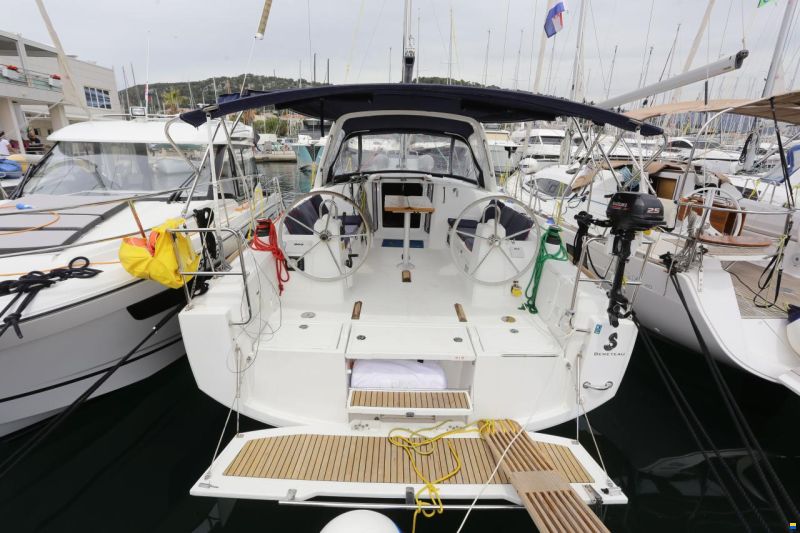 Beneteau Oceanis 35