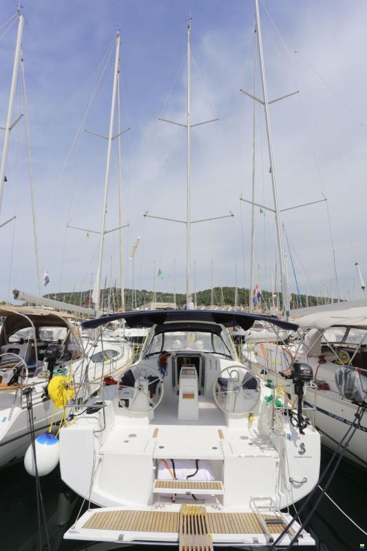 Beneteau Oceanis 38
