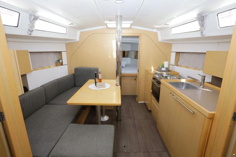 Beneteau Oceanis 38