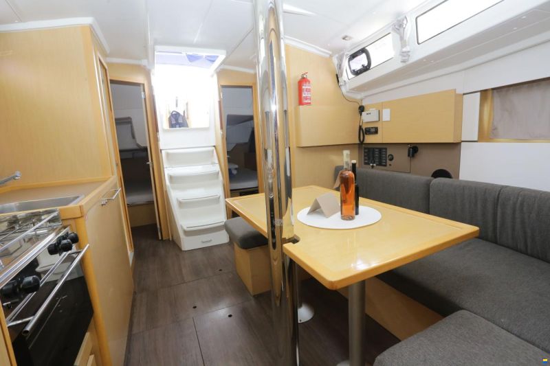 Beneteau Oceanis 38