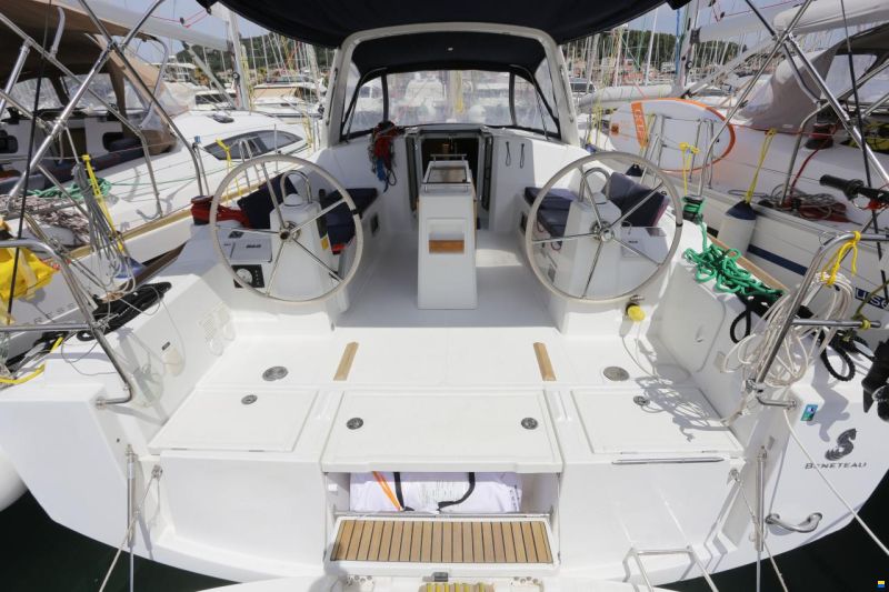 Beneteau Oceanis 38