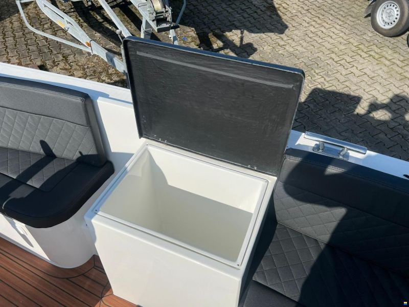 Maxima 650 Flying Lounge met boegschroef