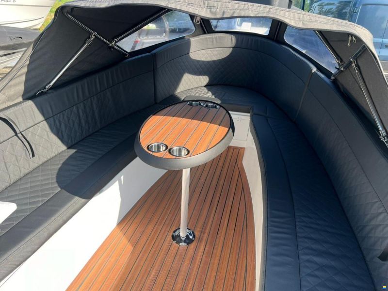 Maxima 650 Flying Lounge met boegschroef