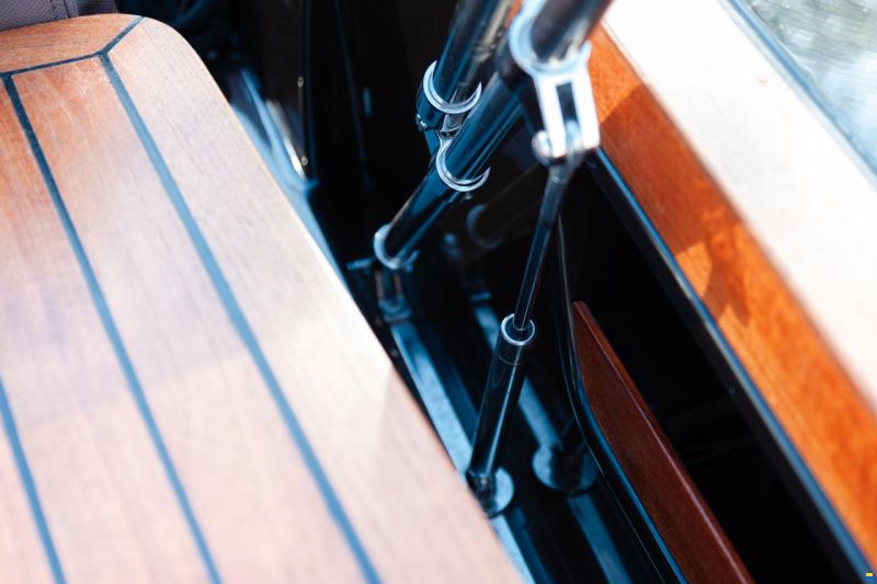 VTS Boats Flying Shark 5.7 Bowrider