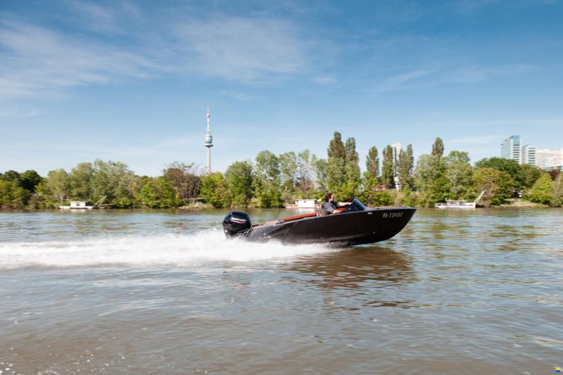VTS Boats Flying Shark 5.7 Bowrider