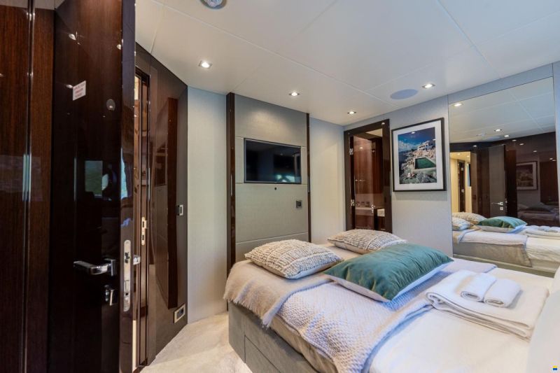 Sunseeker Yacht 95