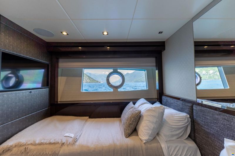Sunseeker Yacht 95
