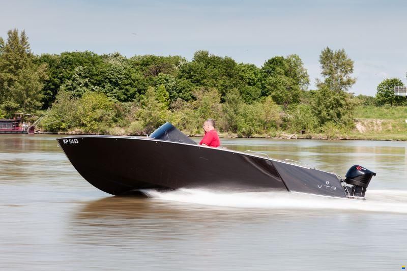 VTS Boats Flying Shark 5.7 Bowrider Capri
