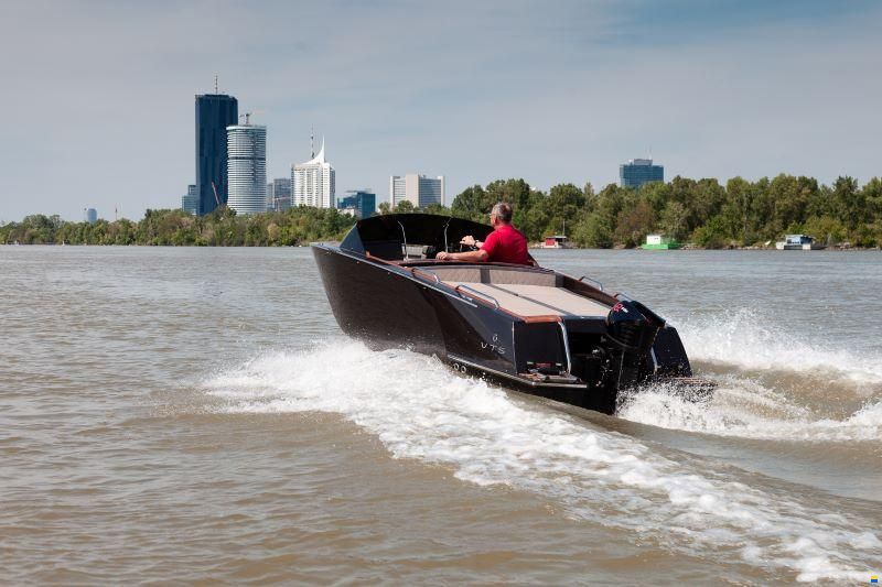 VTS Boats Flying Shark 5.7 Bowrider Capri