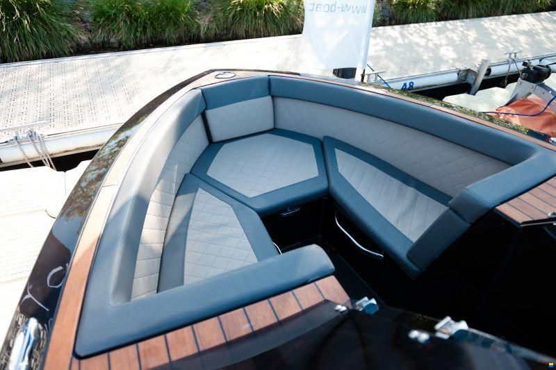 VTS Boats Flying Shark 5.7 Bowrider Capri